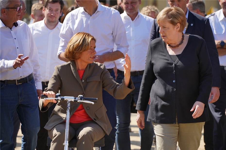 Angela Merkel besucht das Ahrtal