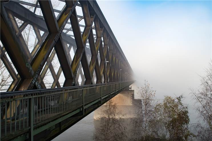Zugverkehr bei Koblenz durch Straßenbrückenschaden in Neuwied massiv gestört