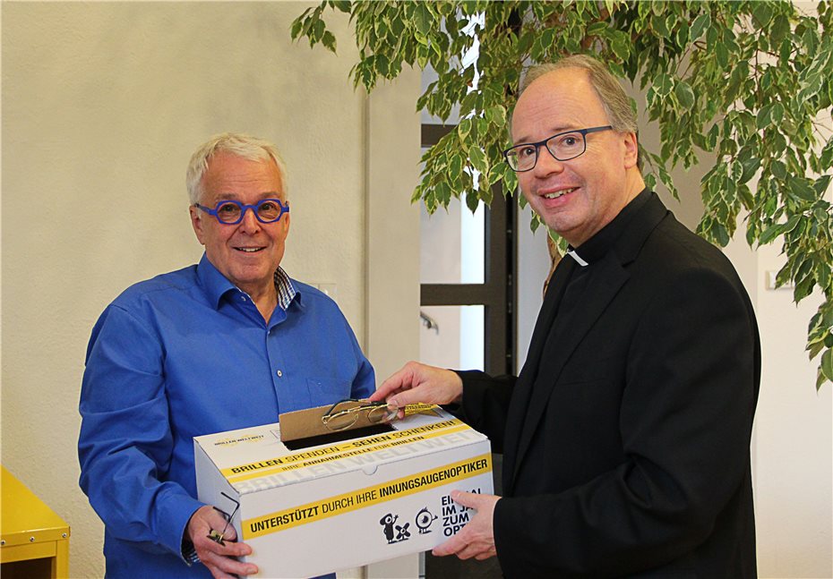 Bischoff Dr. Ackermann spendete Brillen