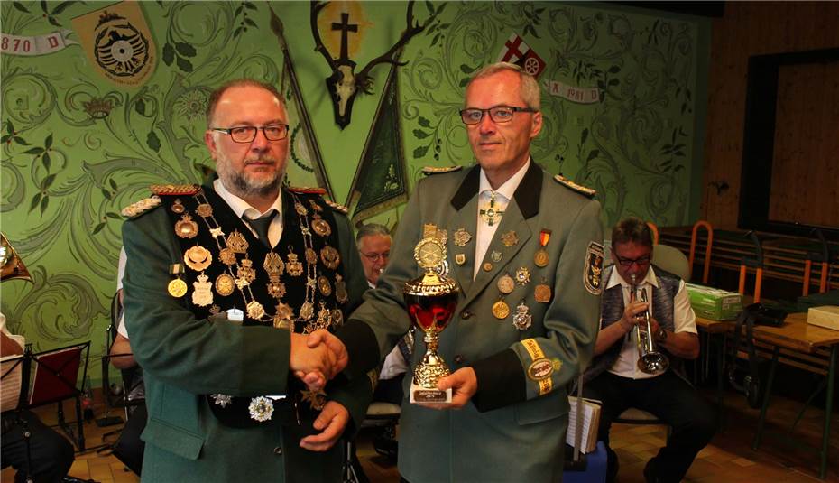 Jörg Dietzler ist neuer
König der St. Hubertus Schützen