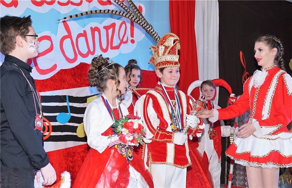 Prinz Bastian und Prinzessin Timea
ließen die Puppen tanzen