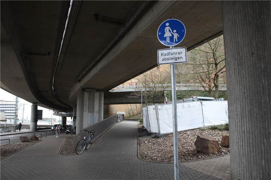 Koblenz: „Radweg“ nur schiebend nutzbar