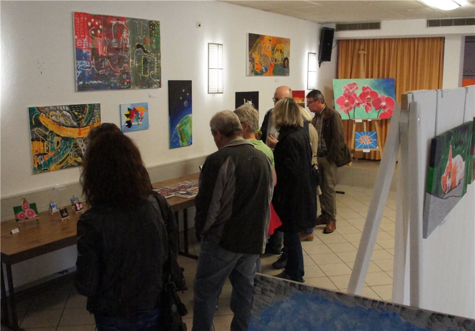 Viele Besucher bei der
2. Kunstausstellung „QUER BEET“
