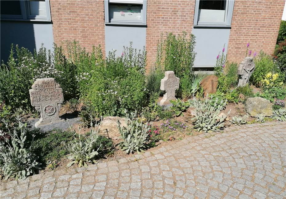 Historische
Grabkreuze restauriert