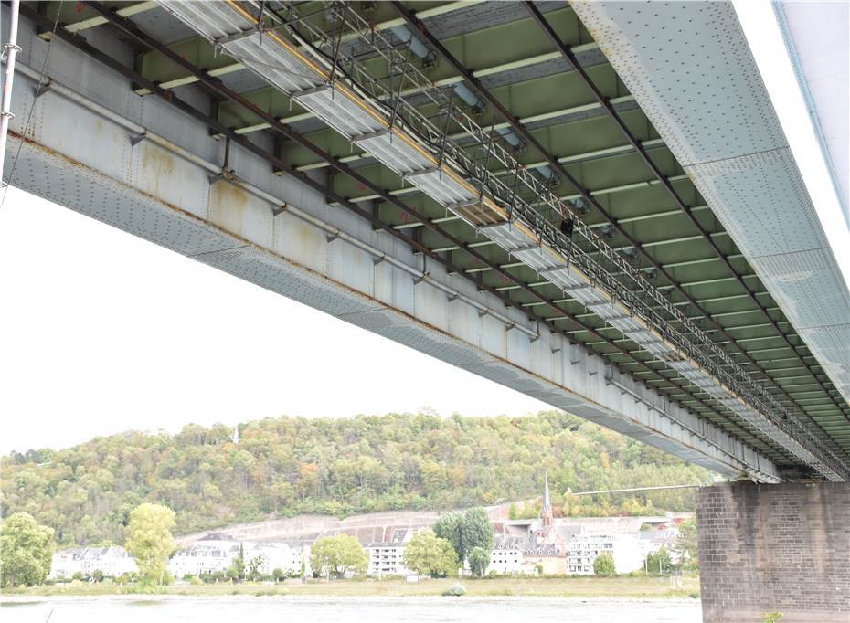 Heute: Schäden an Pfaffendorfer Brücke werden beseitigt 