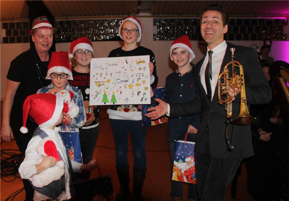Weihnachtslieder mit Trompete, Harfe und Violine intoniert gingen unter die Haut