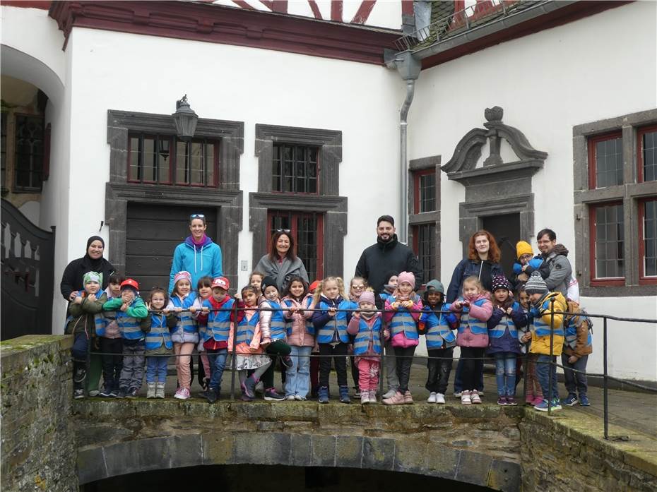 Kinder besuchen „Schloss Bürresheim“