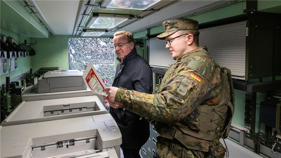 Minister Pistorius besucht das
Zentrum Operative Kommunikation der Bundeswehr in Mayen