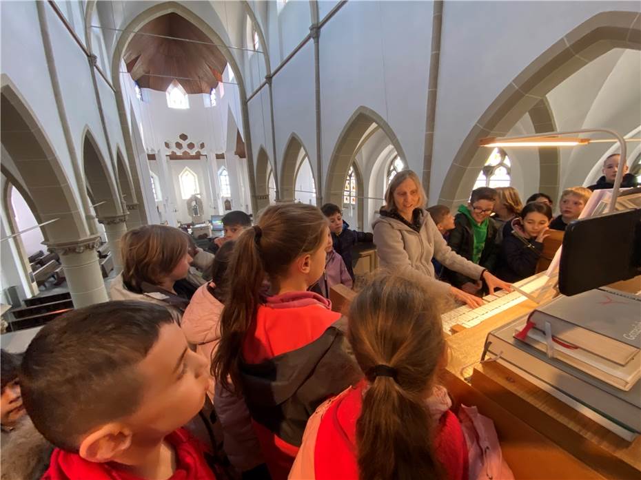 Orgel-Konzert begeisterte Kinder
der Katholischen Grundschule