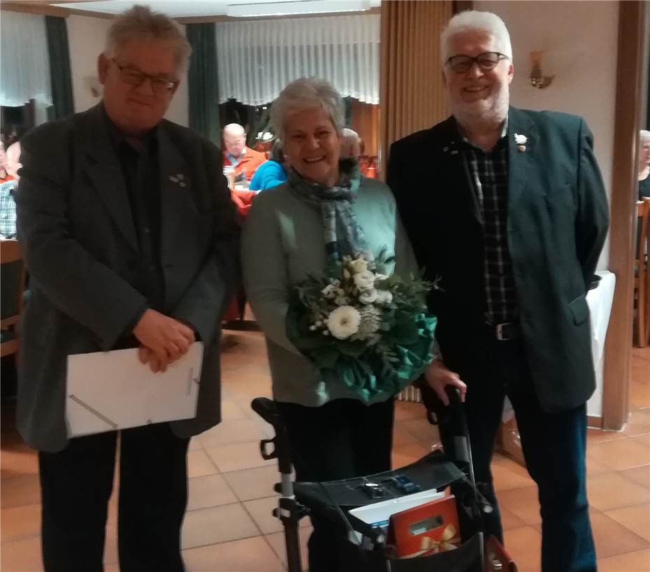 Jürgen Schmitz und Helene Kagel
erhielten Verdienstnadel in Gold