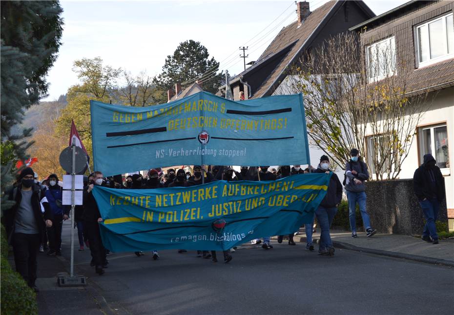 90 Rechte trafen in Remagen
auf 400 Gegendemonstranten