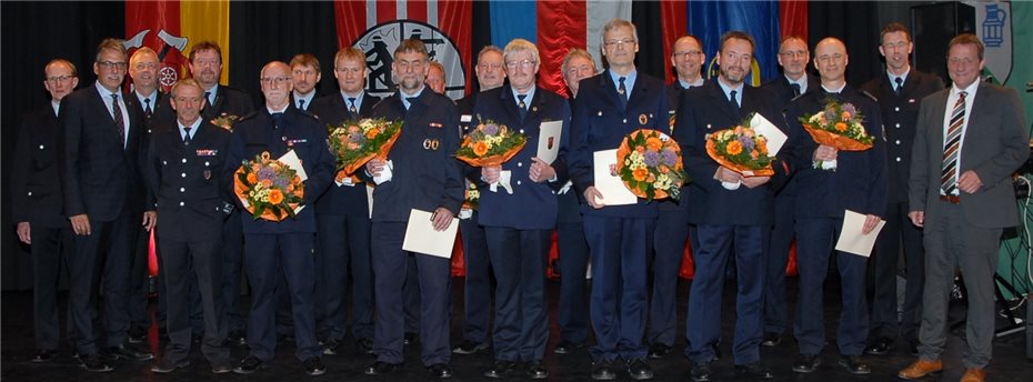 Feuerwehr ehrte Kameraden
für 45 Jahre aktiven Dienst