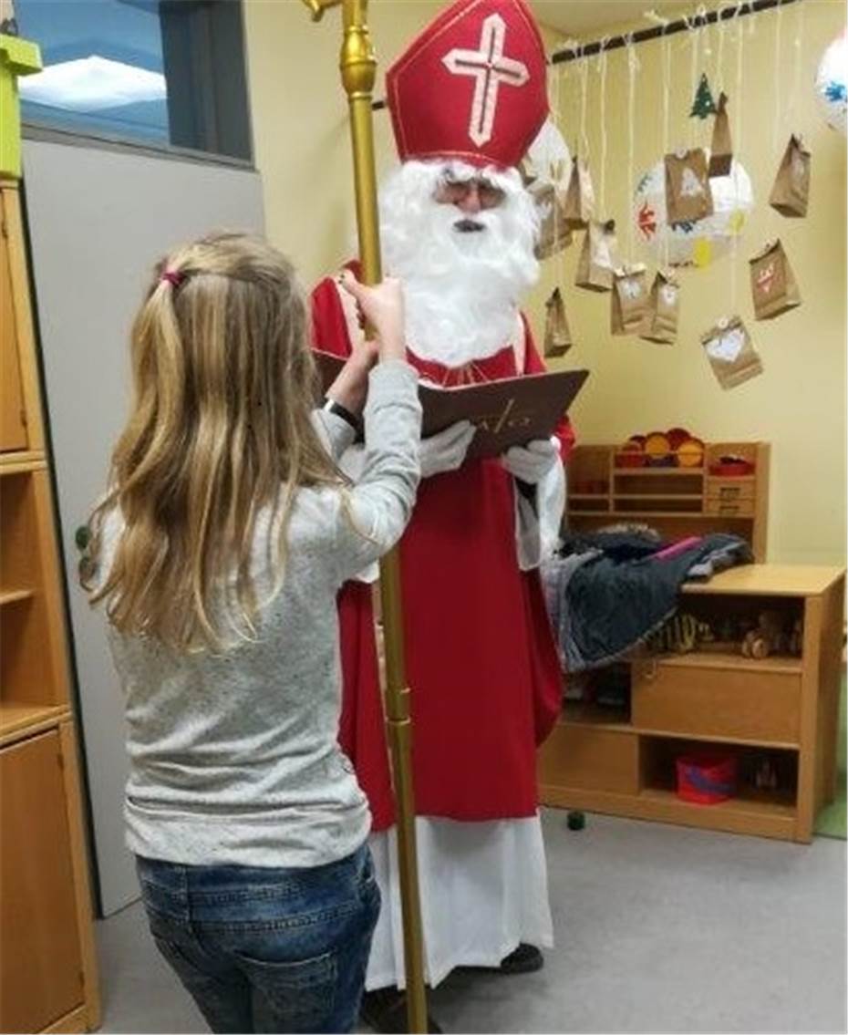 Nikolaus besucht
Kindergruppe Lapislazuli