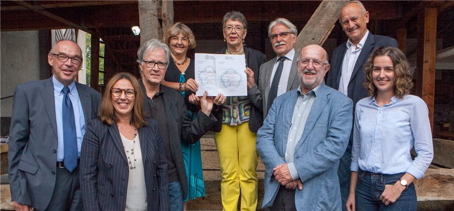 110.000 Euro für Barrierefreiheit von Glasmuseum und Römerkanal-Infozentrum übergeben