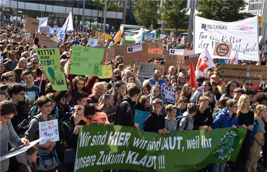 Friedliche Demo von 4.500 Klimaschützern