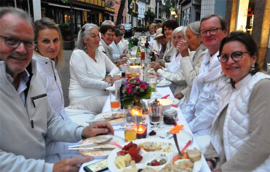 Weißes Dinner in der Weiherstraße