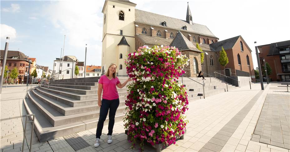 Dank BLICK aktuell verschönert nun ein Blumenarrangement den Kirchplatz