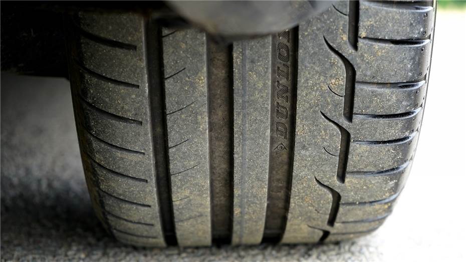 Unfall in Bendorf: Auto kollidiert mit verlorenem Reifen