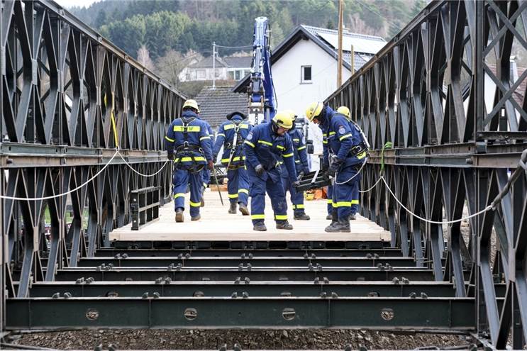 Ahrtal: THW errichtete neue Brücke in Müsch