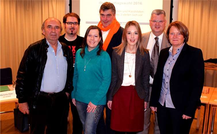 -Alle sieben Landtagskandidaten waren auf Einladung des Seniorenrates in den VG-Sitzungssaal gekommen. -DL-