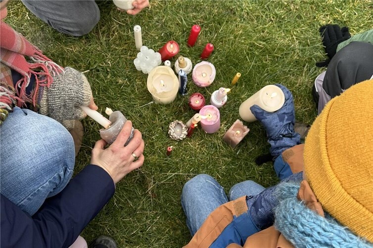  Bei einer Rast wurden Kerzen entzündet. Foto: privat