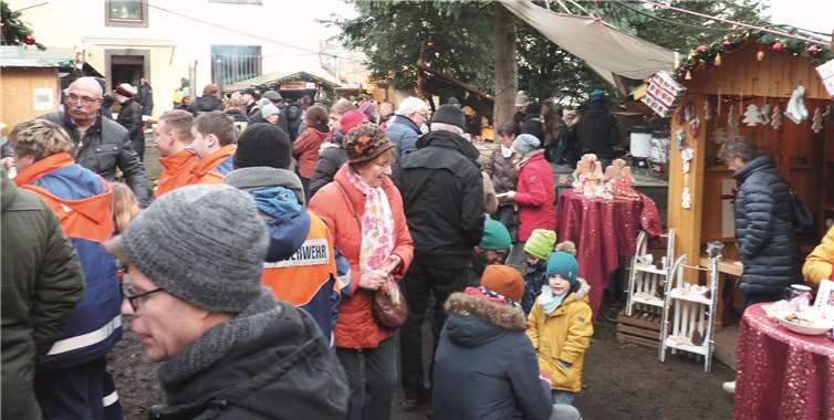 . Bereits in den frühen Nachmittagsstunden herrschte in Pasturschs Joartenein großer Besucherandrang. Fotos: FRE