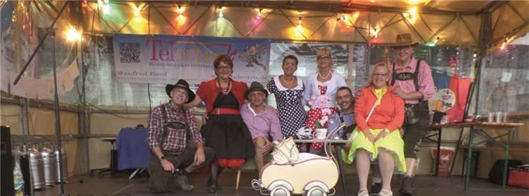 . Das Scooter-Team präsentierte sich auf dem Burgplatz im Flower-Power-Outfit- und mit vielen nostalgischen Schlagern.-STUKO-