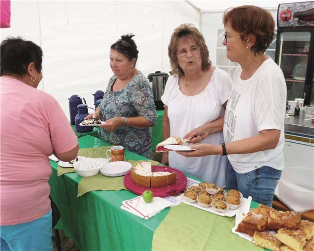 . Das gut bestückte Kuchenbüffet stießbei den Gästen auf eine durchweg positive Resonanz.