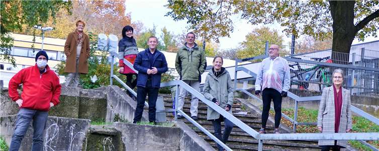 ): Der Arbeitskreis für Umweltschutz, Nachhaltigkeit und Mobilität der SPD Neuwied bei der Begehung des Weiser-Bachs am Rommersdorf Komplex in Heimbach-Weis (vor den Lockdown-Maßnahmen aufgenommen. Foto: privat