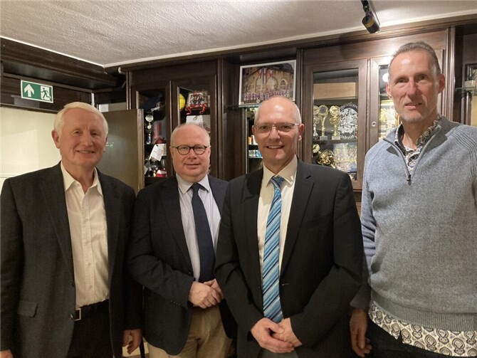 : Die CDU-Vorsitzenden von Rheinbreitbach und der Verbandsgemeinde Unkel, Dr. Heinz Schmitz und Markus Fischer, sowie Landtagskandidat Jürgen Schmied und der 1. Ortbeigeordnete Dr. Thomas Wolter (von links) stellten sich den Fragen der Rheinbreitbacher Bürger.  Foto: Petra Baumann-Kreft