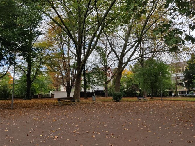  Die Grünen bitten, dass der Ausschuss Bauen und Umwelt in der nächsten Sitzung über die Umlegung der Spielgeräte vom Standort Lahnmündung in den Schillerpark entscheidet. Foto: Jutta Niel