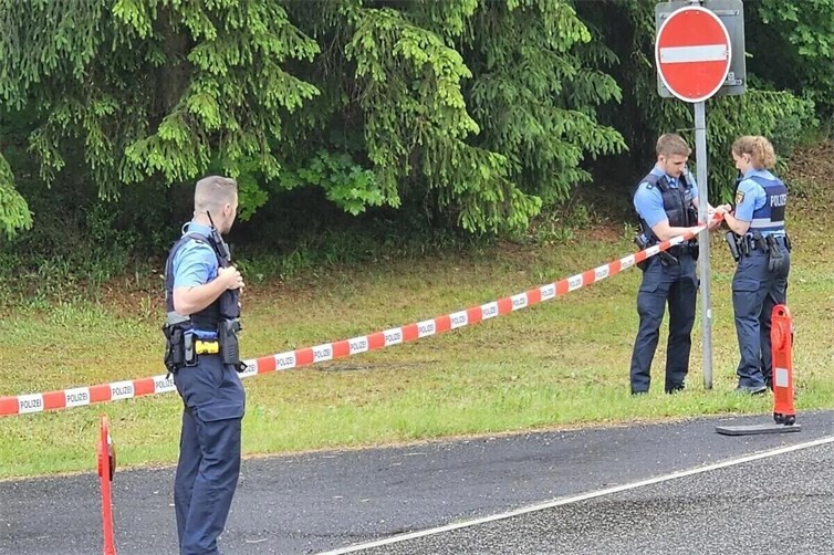  Die getötete wurde in ihrem Auto im Bereich der B 258 gefunden. 