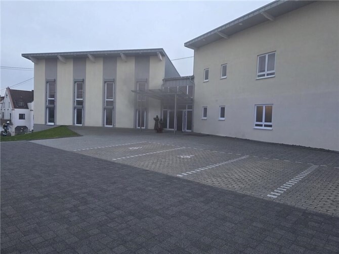 . Durch den Brand erlitten 5 Personen eine Rauchgasintoxikation.