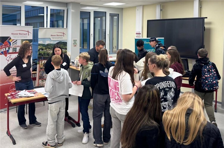  Erfolgreicher Austausch zwischen Schule und Unternehmen. Foto: Frank Sütterlin