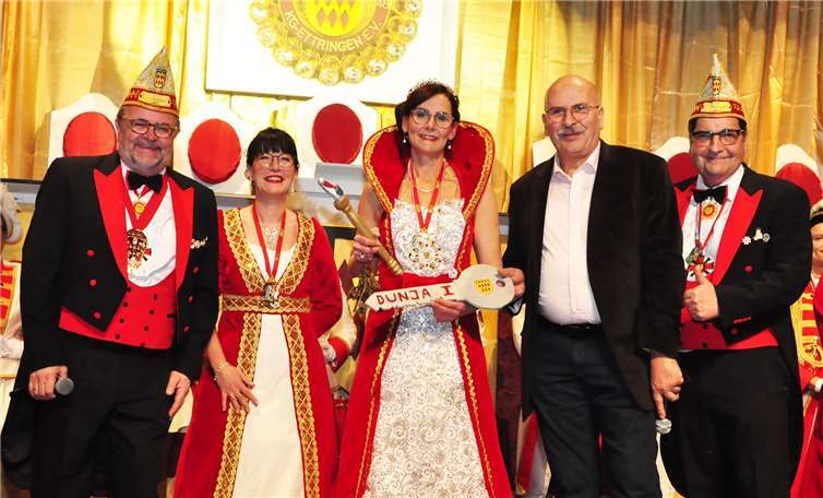 Fotogalerie: Krönung von Prinzessin Dunja I. in Ettringen Foto: BS