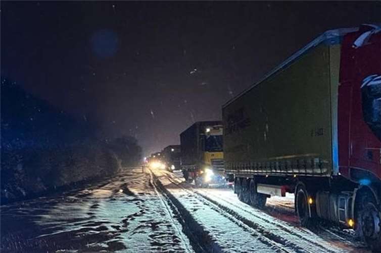 ADAC gegen generelles Lkw-Fahrverbot bei winterlichen Straßenverhältnissen Foto: Feuerwehr der VG Asbach