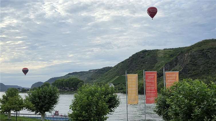 Heißluftballons erobern den Himmel über Andernach Foto: WAMFO.de