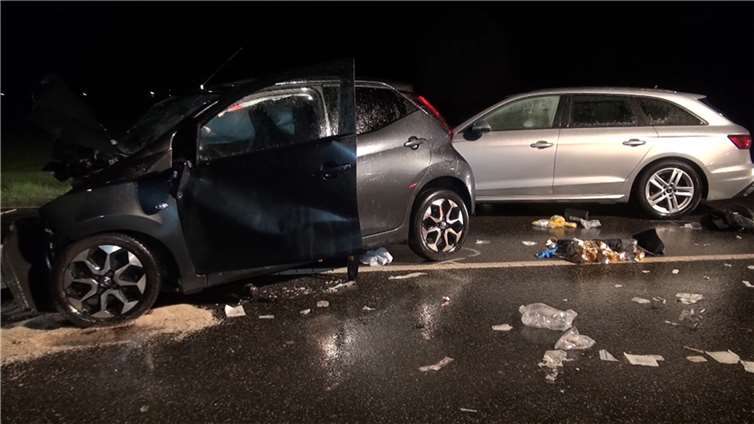 Bad Bodendorf: Frontalcrash mit mehreren Verletzten auf B266 Foto: WinklerTV