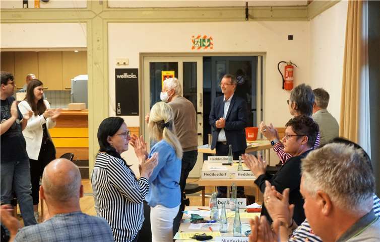 = Für seinen mutigen Verzicht auf die Kandidatur bekam MdL Sven Lefkowitz stehende Ovationen der Parteifreunde.Fotos: FF