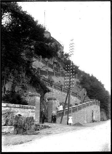 Imposante Bilder vom Rhein : Imposante Zuwegung zur Villa Heimann, Kölner Straße 1