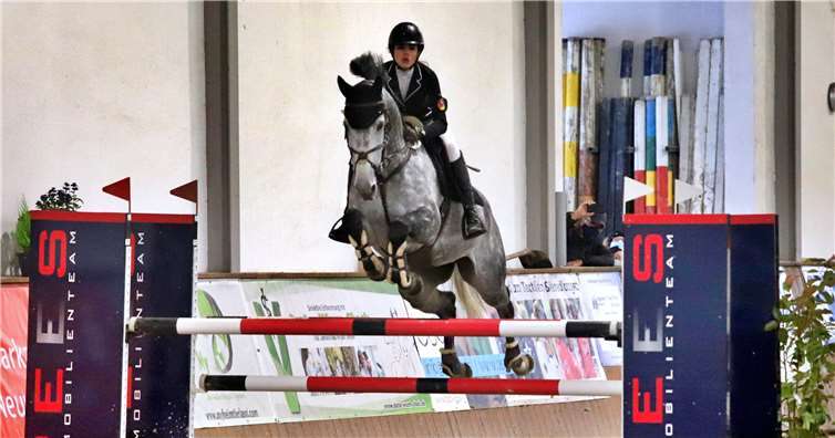 : In der Panoramahalle dabei: Kim Neunkirchen ging für den RV Kurtscheid am Sonntag in den Parcours.