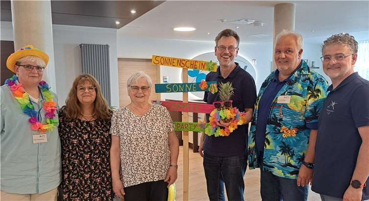 : Koordinationsleitung SKD Stefanie Heimann, PGR-Mitglieder Anke Heinz und Monika Bermel, Pfarrer Norbert Missong, Geschäftsführer Manfred Röser und PGR Vorsitzender Wolfang Weber. Foto: Nadine Meißner