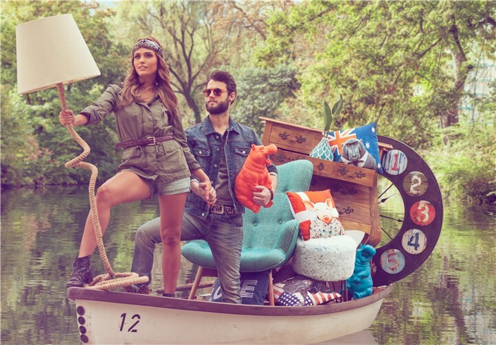 : Lampe, Stuhl und Kommode im Boot.Kare Design GmbH