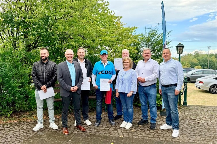  Landtagsabgeordneter Jürgen Schmied mit Jubilaren und Vorstandsmitgliedern