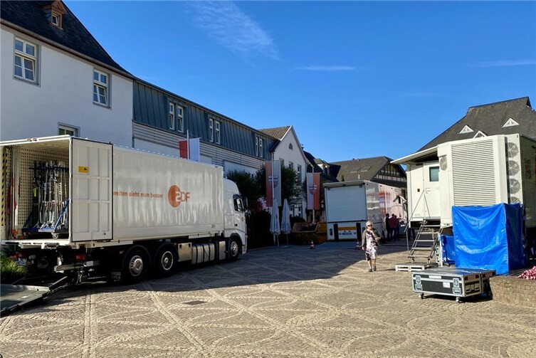  Live-Fernseh-Atmosphäre auf dem Marktplatz in Ahrweiler