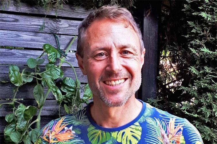 : Markus Theisen, Krimi- und Kinderbuchautor aus Mendig, liest zum ersten Mal in Lucis Kuchenhaus aus seinem 3. Kinderbuch „Hoppi und das verschwundene Alpaka“.