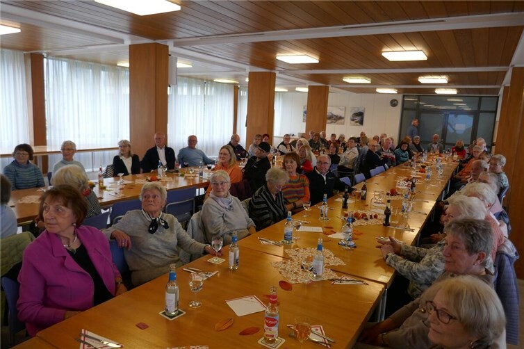 . Mehr als 90 Nachbarinnen und Nachbarn folgten am Samstag, dem 8. November 2025, der Einladung des Schöffenstuhls der St. Johannes-Nachbarschaft Andernach zum 17. Döppekooche-Essen. Foto: privat
