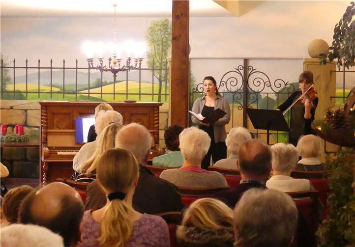 : Mezzosopranistin Astrid Pitzner, Pianistin Ilse Kösling und Teresa Westermann an der Bratsche begeisterten ihre Zuhörer.