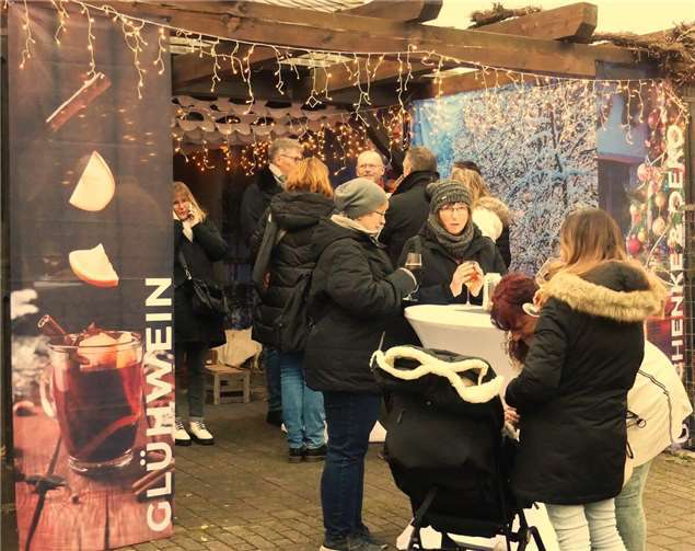  Mit wärmender Winterkleidung ließ es sich auch an den Außenständen angenehm ver...