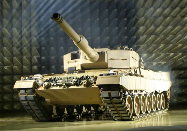 : Neben dem Kampfpanzer Leopard 2, werden auch Jaguar, Panther, Biber, Fuchs und viele weitere historische und moderne Fahrzeuge vor Ort sein.Bundeswehr